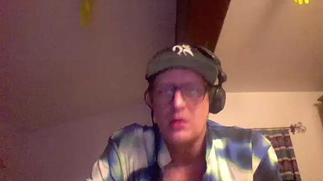 Snapshot of Bigthroaterboy chatting on December 18, 2024, 6:03 pm Bigthroaterboy online show from December 18, 2024, 6:03 pm