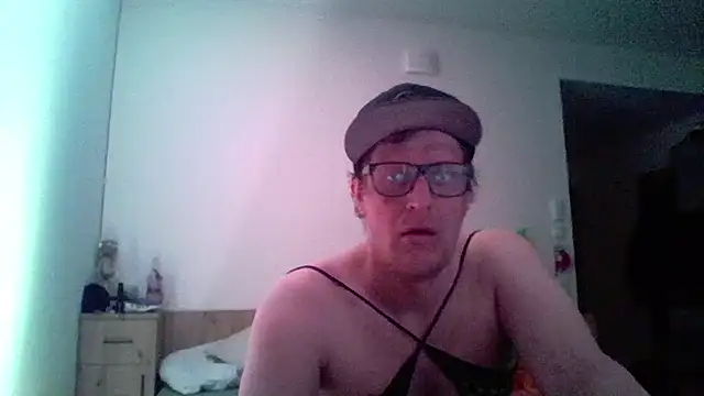 Bigthroaterboy online show from April 5, 2026, 8:06 pm