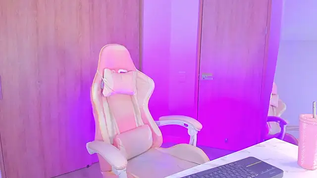 angelinalodge1 online show from January 29, 2025, 3:22 am