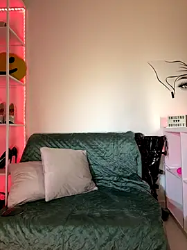 Snapshot of SmilingDutchie chatting on December 5, 2024, 6:33 pm SmilingDutchie online show from December 5, 2024, 6:33 pm