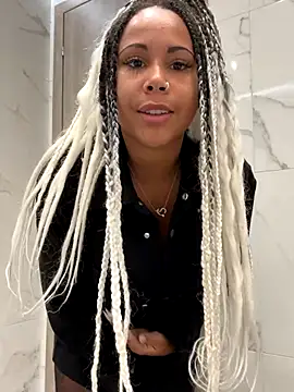 HaileyDiana online show from October 2, 2025, 9:38 am