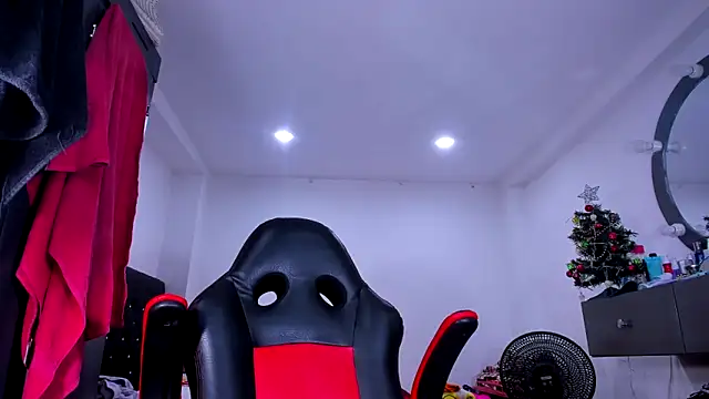 kerlysmith 24 online show from January 3, 2025, 7:29 pm