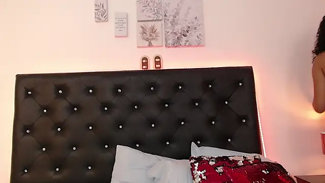 Snapshot of ariellaferra_ chatting on March 4, 2025, 7:43 pm ariellaferra online show from March 4, 2025, 7:43 pm