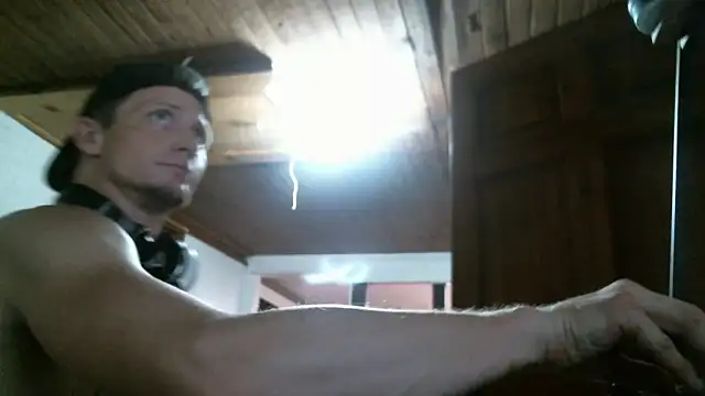 Snapshot of trash4cash chatting on September 28, 2025, 2:28 am trash4cash online show from September 28, 2025, 2:28 am