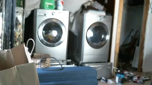 Snapshot of trash4cash chatting on October 6, 2025, 4:04 pm trash4cash online show from October 6, 2025, 4:04 pm