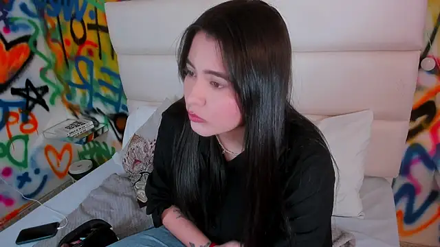 Liana Bernocchi online show from November 27, 2025, 8:33 pm