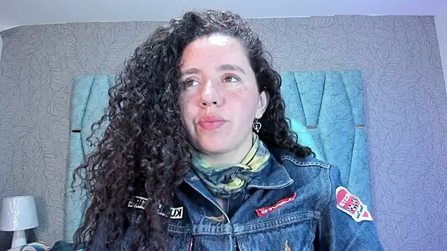 Valeria  soler online show from September 12, 2025, 1:11 pm