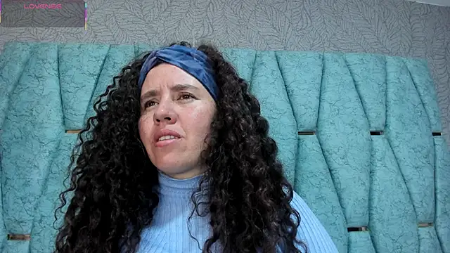 Valeria  soler online show from October 12, 2025, 1:21 pm