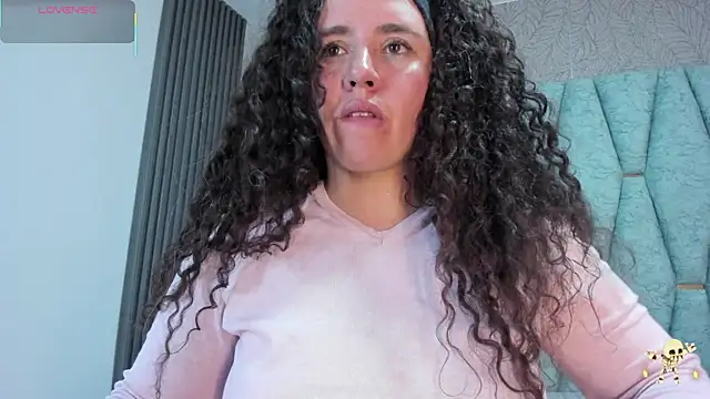 Valeria  soler online show from November 11, 2025, 3:56 pm