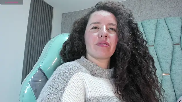 Valeria  soler online show from November 12, 2025, 2:28 pm