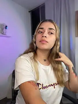 Snapshot of JoselinFlower_ chatting on December 17, 2025, 1:55 am JoselinFlower online show from December 17, 2025, 1:55 am