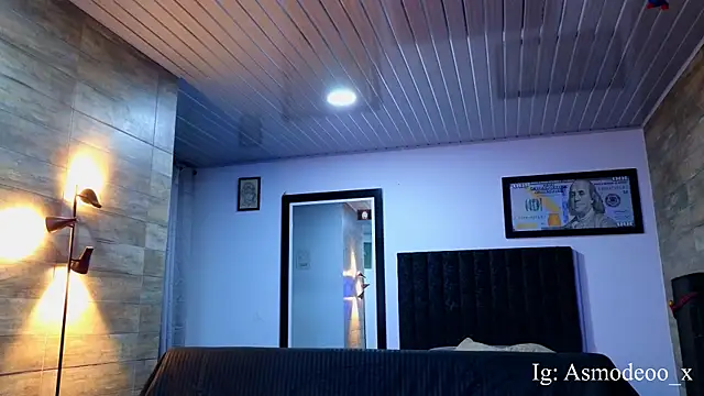 Snapshot of AsmodeoCox chatting on September 18, 2025, 11:40 pm AsmodeoCox online show from September 18, 2025, 11:40 pm