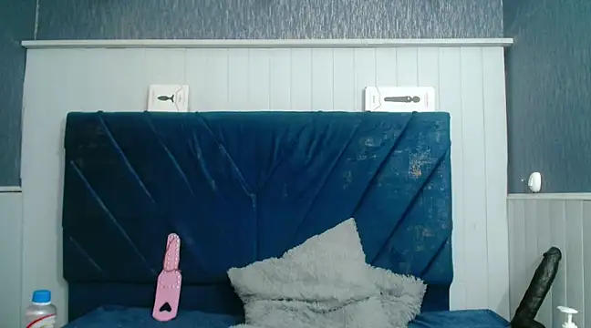 KilyetVera3x online show from December 19, 2024, 6:45 am