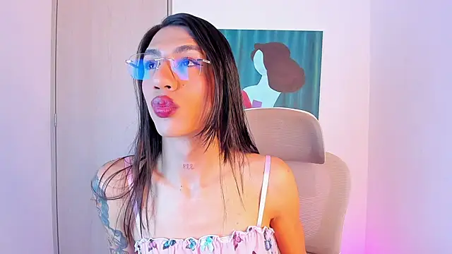 sofiaa grey  online show from March 24, 2026, 3:28 pm