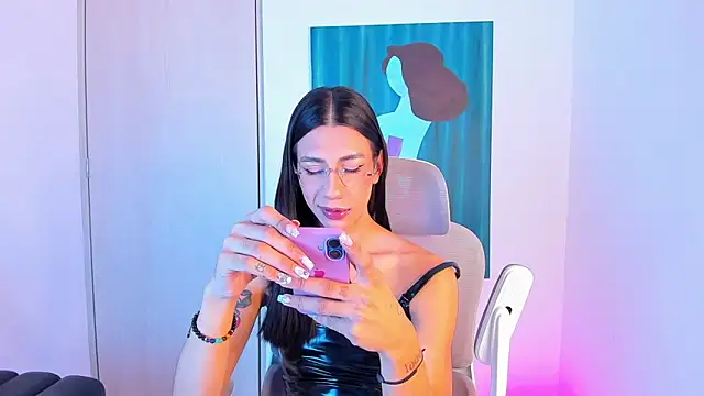 sofiaa grey  online show from May 28, 2026, 2:36 pm