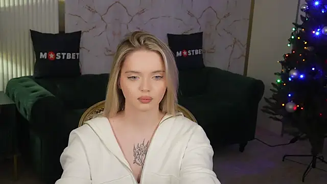 Cassy-Celestial  online show from December 1, 2024, 11:14 pm