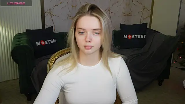 Cassy-Celestial  online show from December 15, 2024, 11:42 pm