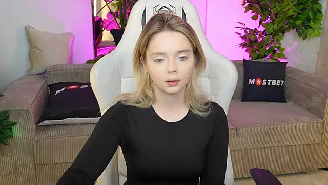 Cassy-Celestial  online show from December 23, 2024, 11:39 pm