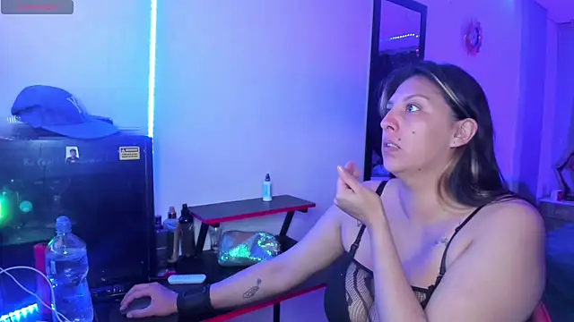 Snapshot of MIABOOBS__ chatting on September 22, 2025, 8:44 pm MIABOOBS online show from September 22, 2025, 8:44 pm