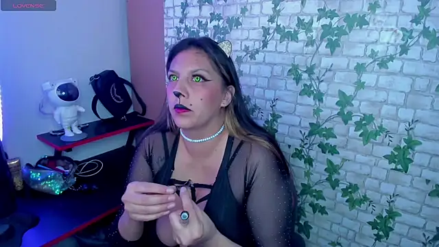 Snapshot of MIABOOBS__ chatting on October 25, 2025, 4:57 pm MIABOOBS online show from October 25, 2025, 4:57 pm