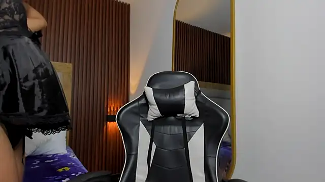 aurora rodriguez online show from November 12, 2025, 12:27 pm