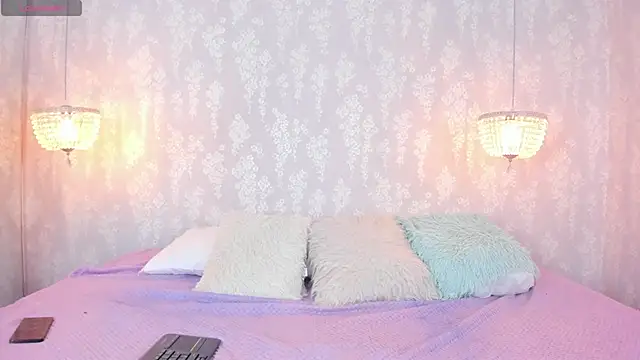 leigh-angels online show from October 9, 2025, 5:22 pm