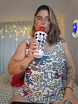 Juliietha servas online show from March 22, 2026, 10:24 pm