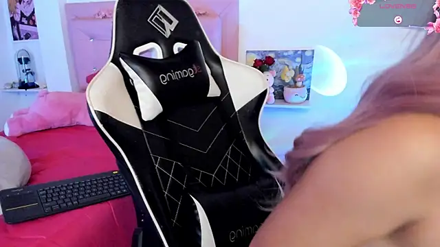 little jade online show from November 13, 2025, 6:51 pm