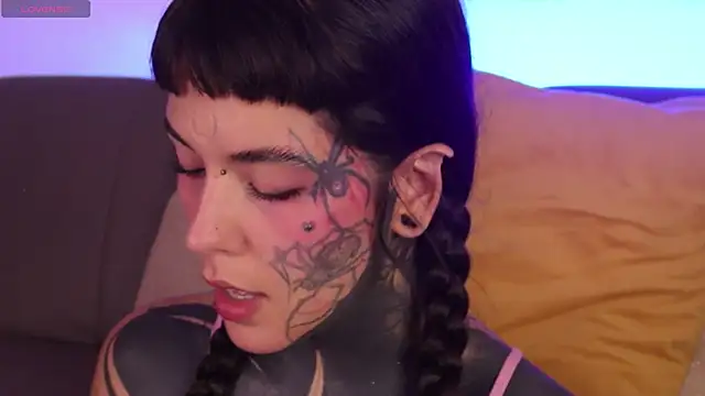 Snapshot of SylveonFox chatting on September 29, 2025, 11:20 pm SylveonFox online show from September 29, 2025, 11:20 pm