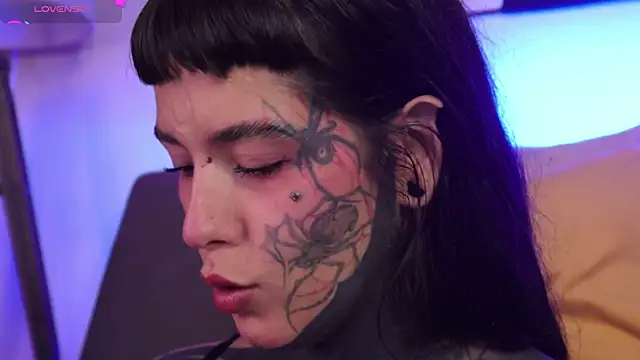 Snapshot of SylveonFox chatting on October 30, 2025, 11:49 pm SylveonFox online show from October 30, 2025, 11:49 pm