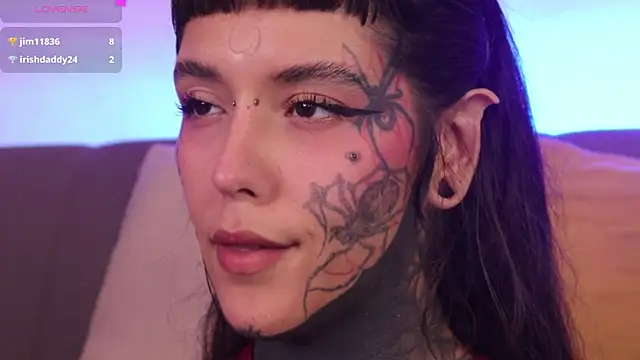 Snapshot of SylveonFox chatting on November 7, 2025, 7:47 pm SylveonFox online show from November 7, 2025, 7:47 pm