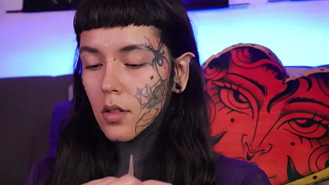 Snapshot of SylveonFox chatting on November 12, 2025, 12:11 am SylveonFox online show from November 12, 2025, 12:11 am