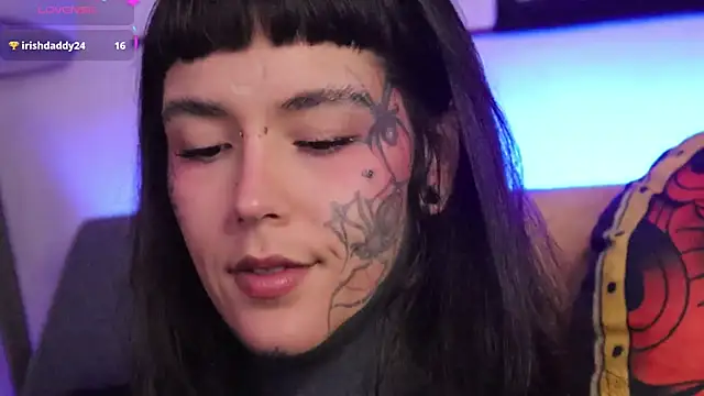 Snapshot of SylveonFox chatting on November 15, 2025, 10:15 pm SylveonFox online show from November 15, 2025, 10:15 pm