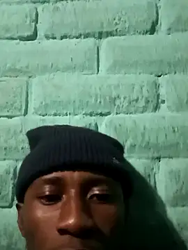 HandsomeBuoyy21 online show from April 6, 2026, 10:11 pm