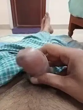 AUNTY1984 online show from May 16, 2026, 9:28 am