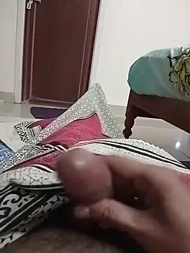 AUNTY1984 online show from May 24, 2026, 4:45 pm
