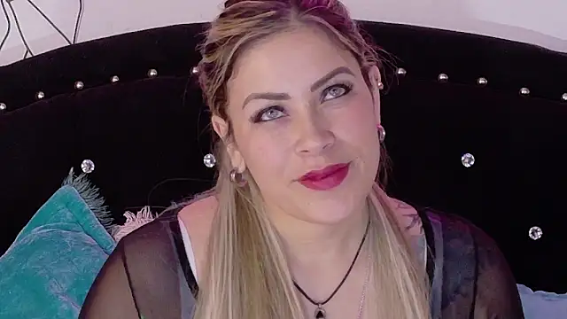 Natalia Montoya online show from September 10, 2025, 2:22 am