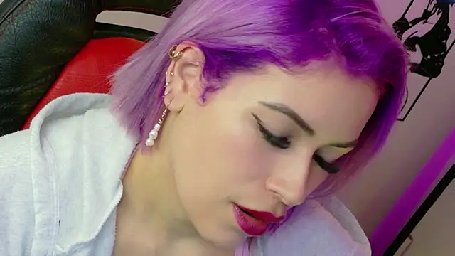 Natalia Montoya online show from April 17, 2026, 3:31 am