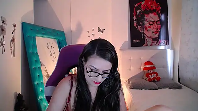 esmeraldaa230 online show from September 30, 2025, 7:52 pm