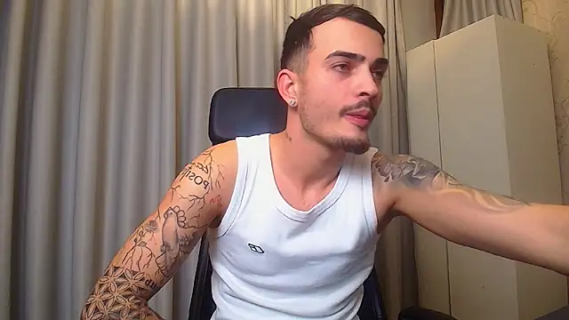 Snapshot of BrandonTate chatting on February 2, 2026, 5:44 pm BrandonTate online show from February 2, 2026, 5:44 pm