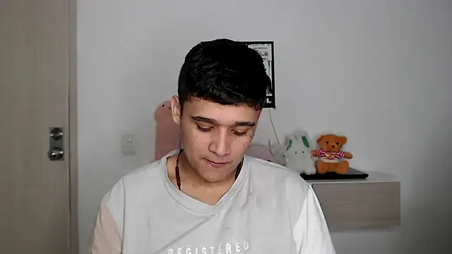 kaiine190 online show from November 18, 2025, 7:57 am