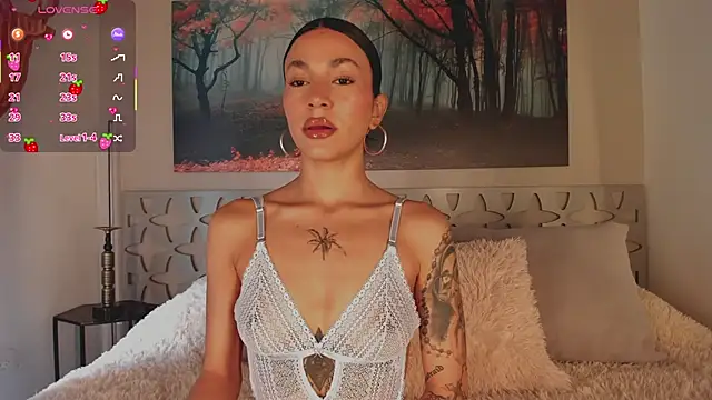 Snapshot of LunaRuso chatting on February 1, 2026, 5:44 pm LunaRuso online show from February 1, 2026, 5:44 pm