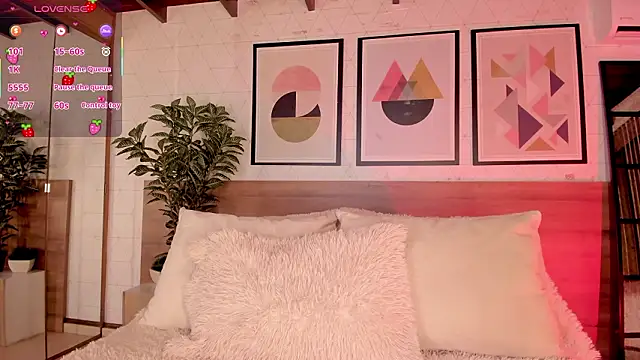 Snapshot of LunaRuso chatting on February 28, 2026, 7:37 pm LunaRuso online show from February 28, 2026, 7:37 pm