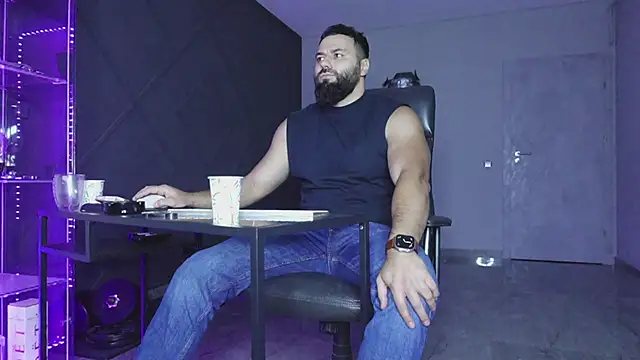 mattmasterss online show from November 18, 2025, 6:01 pm