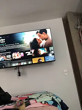 Valeriasaenzz  online show from February 12, 2025, 8:18 pm