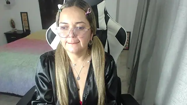 Snapshot of samy_vsn chatting on February 9, 2025, 3:32 am samy vsn online show from February 9, 2025, 3:32 am