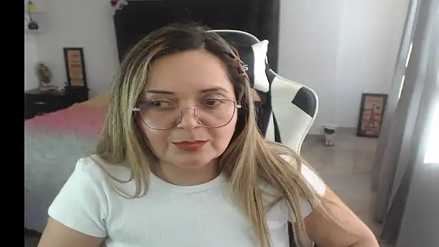 Snapshot of samy_vsn chatting on February 20, 2025, 9:42 pm samy vsn online show from February 20, 2025, 9:42 pm