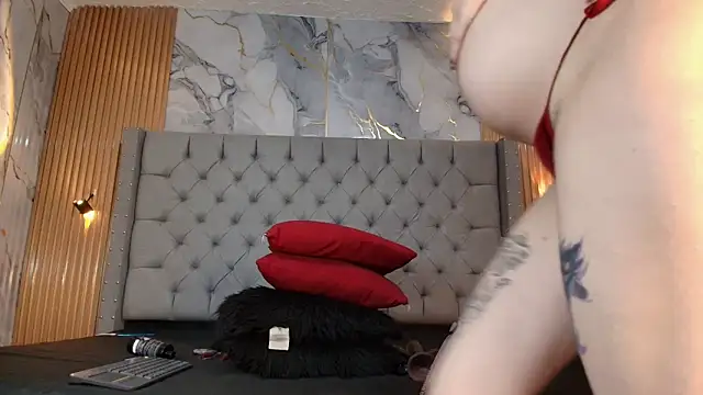 Ema Jonees online show from May 29, 2026, 8:29 pm