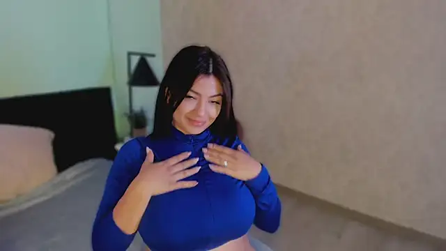 EvaaStevens online show from November 18, 2025, 12:31 pm