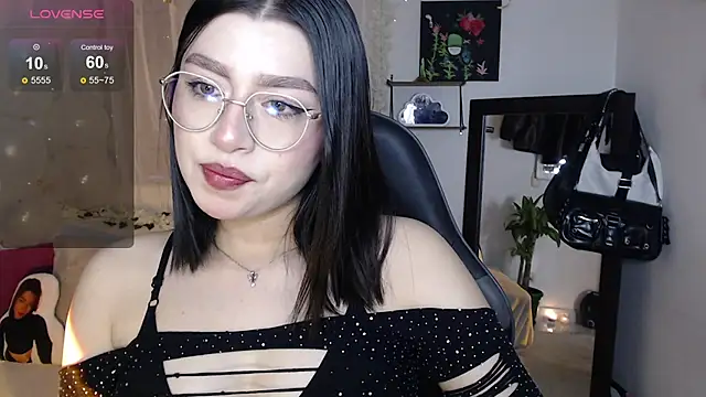 mily thomson b  online show from September 21, 2025, 10:44 pm